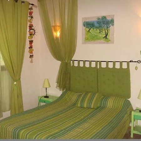 Ruraux Aria Falcona *